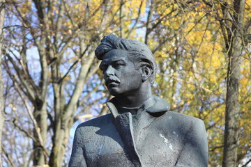 Fototapeta na wymiar Minsk, Belarus, October 21, 2018: Monument to a famous Belarusian poet Maxim Bogdanovich
