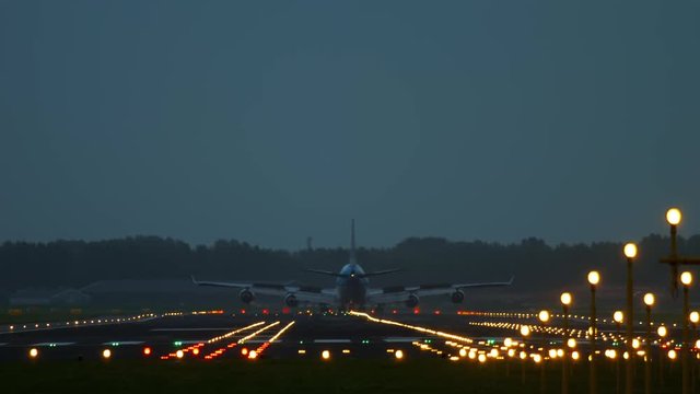 Airplane landing at runway 18R