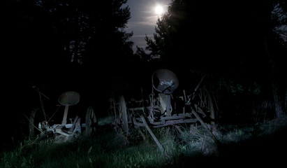 nocne klimaty-stare maszyny rolnicze © amadeusz