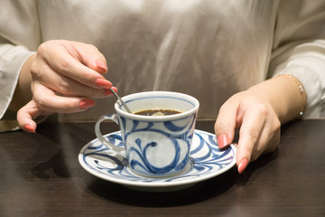 コーヒーを飲む