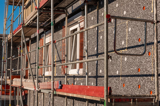 Wohnhaus wird w&auml;rmeged&auml;mmt