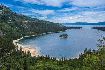 Obraz na płótnie Canvas Emerald Bay view with Fannette Island in South Lake Tahoe California in the Sierra Nevada mountains. Sunshine in the summer, boats on the water