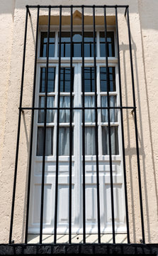 Ventana con herrer&iacute;a