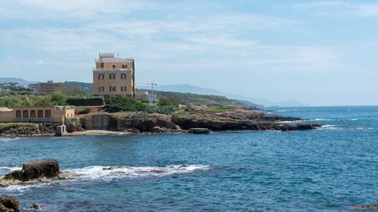 Vue d'un batiment en bord de mer - Alghero - Sardaigne