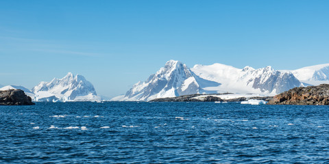 Fototapeta na wymiar Antarctic Landscape