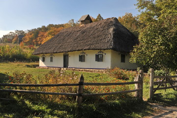 Fototapeta na wymiar House in the autumn village.