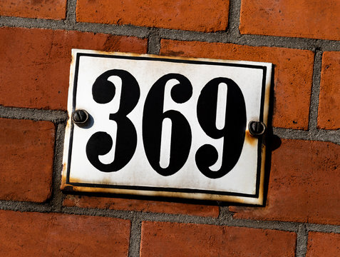 Hausnummer 369