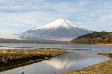 Obraz premium Mt.Fuji.Shot in the early morning.The shooting location is Lake Yamanakako, Yamanashi prefecture Japan.