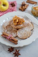 Pancakes mit Apfel Kompott 