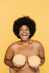 Curvy African American woman with melons © Rawpixel.com