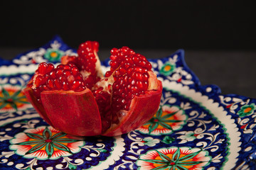 national plate, handmade, pattern, Uzbekistan, paint, pomegranate, restaurant, fruit, background, black, red, plum
