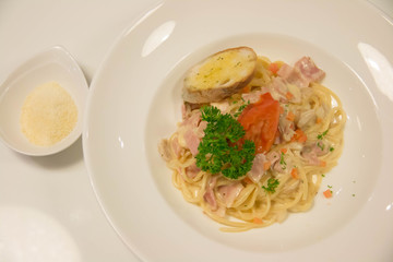 Spaghetti Carbonara with ham
