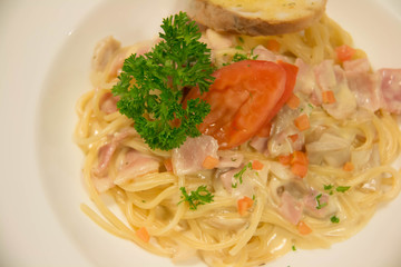 Spaghetti Carbonara with ham and pasta sauce