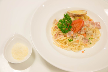 Spaghetti Carbonara with ham and pasta sauce