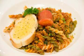  macaroni pasta in spicy tomato sauce