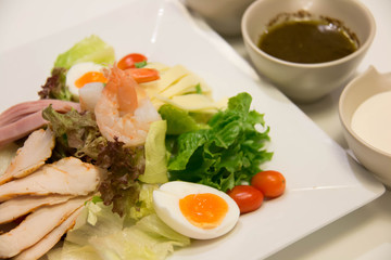  Mixed salad with chicken, ham, sauce, and vegetable