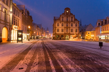 Fototapeta na wymiar Speyer im Schnee bei Nacht