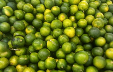 Limes sell in market