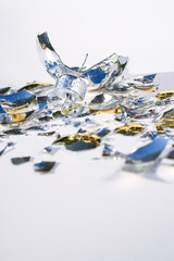 Weihnacht Christbaumschmuck Pech Unfall Glasscherben spitz und scharf 