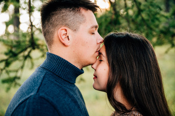 photo shoot of a beautiful brunette and her boyfriend in nature