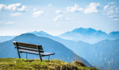 Gordijnen bench at a mountain © fottoo