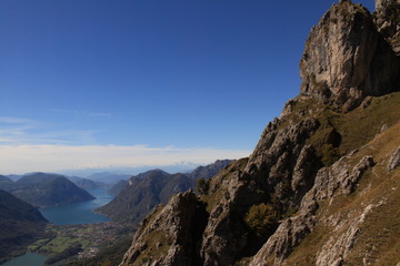Fototapeta na wymiar Zauberhafte Alpenlandschaft / Blick vom Monte Grona nach Westen mit Luganer See und Monte Rosa