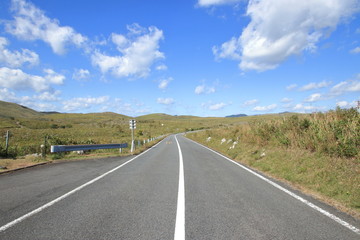 秋吉台　車道　ハイウェイ　山口県　日本