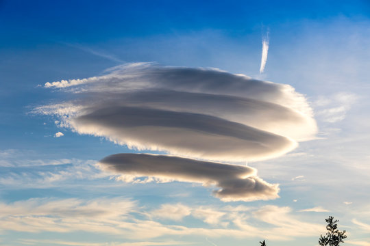Large circular clouds (Altocumulus lenticularis duplicatus) in the sky