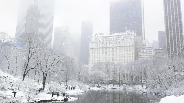 Bethesda Fountain in Central Park in Black & White, during a winter  snowstorm. Blizzard in Manhattan, New York City Stock Photo - Alamy