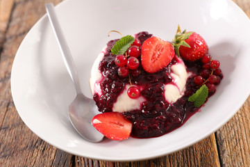 panna cotta with berry sauce