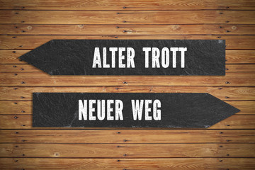 Wegweiser mit Richtungsangaben zu "Alter Trott" und "Neuer Weg"