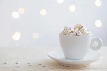 Schilderijen op glas hot chocolate with marshmallow on white background © Maya Kruchancova