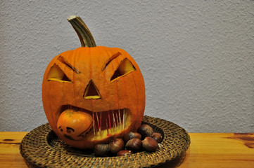 Calabaza de halloween decorada por niños