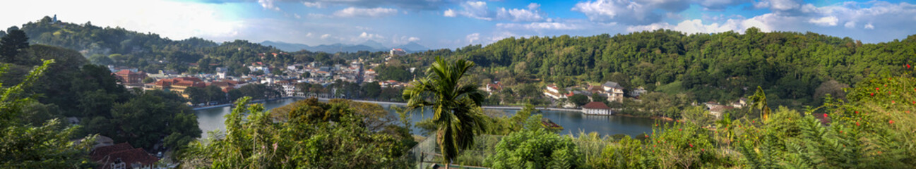 Fototapeta na wymiar Panoramic view at town Kandy in Sri Lanka