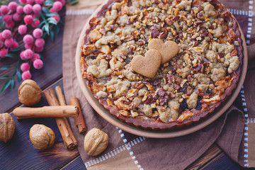 gingerbread tart with apples and nuts