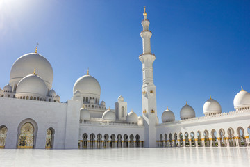 Fototapeta na wymiar Inner court Shaikh Zayed bin Sultan al Nahyan Grand Mosque Abu Dhabi
