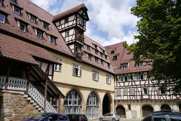 Fototapeta na wymiar Mittelalterlicher Kran Bebenäuser Pfleghof Tübingen