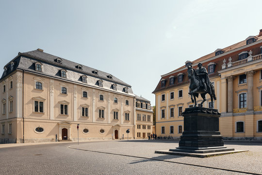 Platz der Demokratie und Herzogin Anna Amalia Bibliothek in Weimar