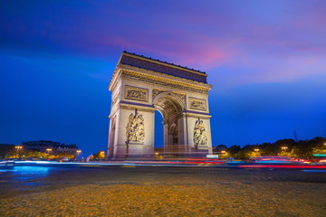 Fototapeta na wymiar Arc de Triomphe located in Paris