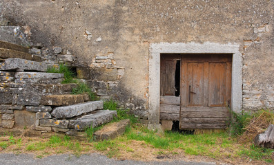 Fototapeta na wymiar A derelict building in the historic little village of Zrenj near Oprtalj in Istria, Croatia 