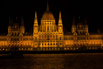 Fototapeta na wymiar Budapest parliament by night