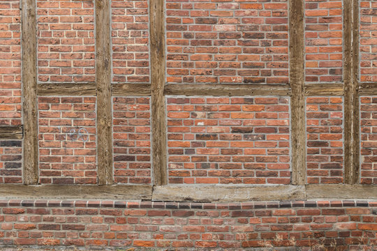 Backsteinhauswand mit Fachwerk