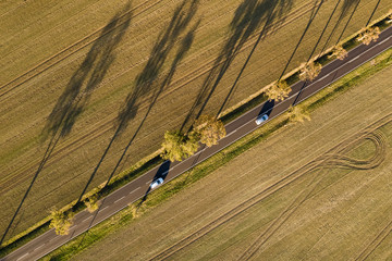 Luftbild Landstraße durch Felder 