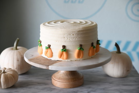 Cake with pumpkin design