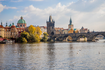 Fototapeta na wymiar Le Pont Charles de Prague