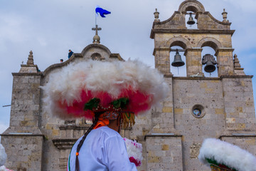 La danza está enfrente a la iglesia de Zapopan.
