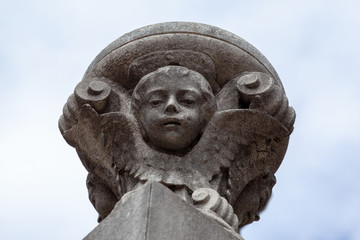 Obraz premium Headshot statue in cemetery