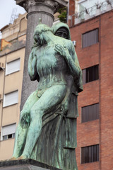 Obraz premium Mother and son statue