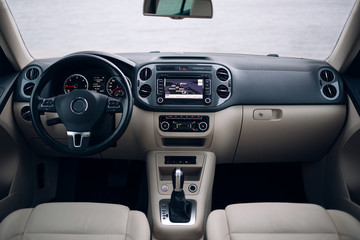 View on suv driver seat. Dashboard and gearbox handle - obrazy, fototapety, plakaty