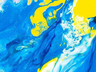 Naklejka premium Błękitna i żółta kreatywnie abstrakcjonistyczna ręka malujący tło, marmurowa tekstura